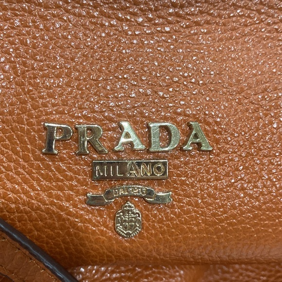 Vintage Prada brown cognac Vitello Daino leather top zip Tote 👜 made in Italy - Picture 3 of 16